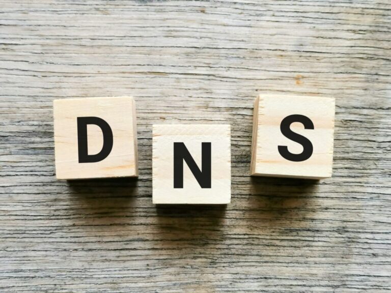 Phrase DNS on wooden cubes