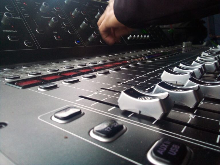 Sound recording mixing console